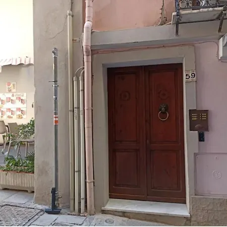 Castello Privata, Nell'appartamento Condiviso